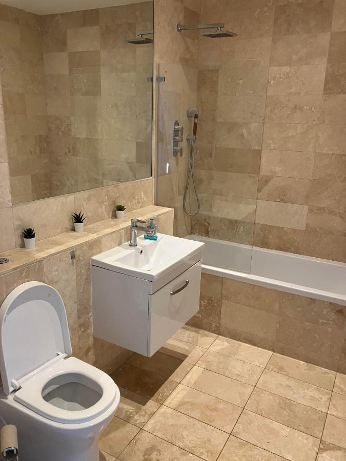 Awesome Refurbished 1 Bed Flat Few Steps To High St ! - 2 East House Apartment Epsom Exterior foto